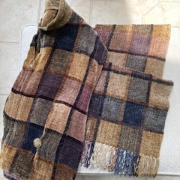 Women's Handwoven Rayon Chenille Vest & Matching Scarf, Size small - Picture 12 of 13